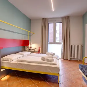 Hostel Meininger Garibaldi Milán